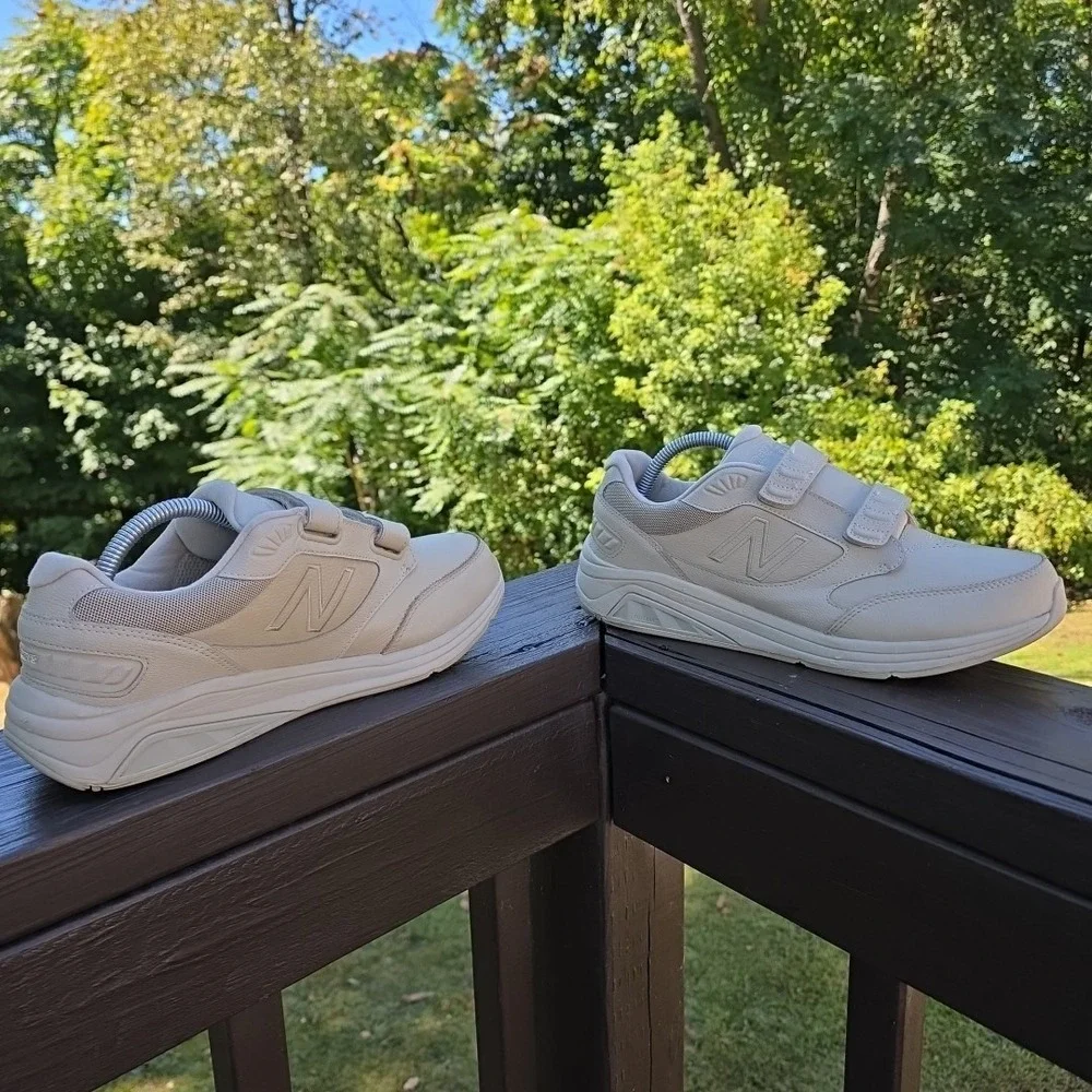 Size 8.5 - New Balance 928v3 Hook and Loop Bone‎